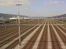 Das Bild zeigt leere Gleise eines Rangierbahnhofs