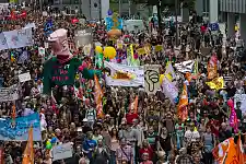 Viele Menschen  bei einer Demonstration