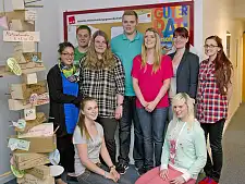 Neun Auszubildende vom Ausbildungspersonalrat beim Aus- und Fortbildungszentrum