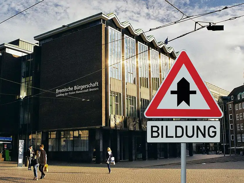 Foto der Bremischen Bürgerschaft mit einem Vorfahrtsschild