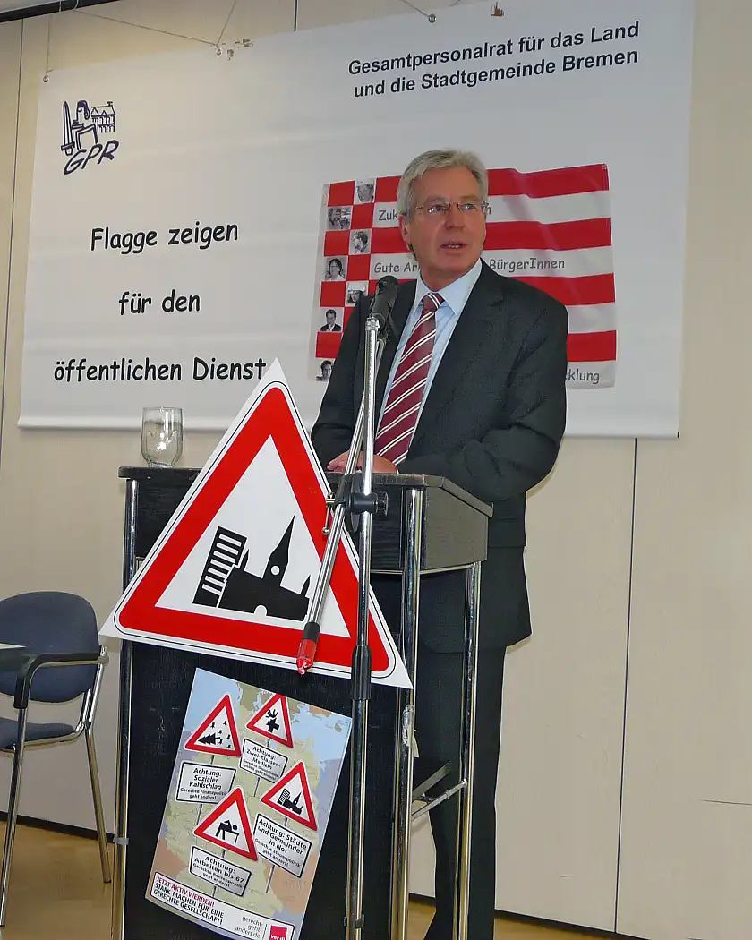 Bürgermeister Jens Böhrnsen spricht am Podium