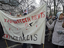Banner mit der Aufschrift "Gegen Rechts"
