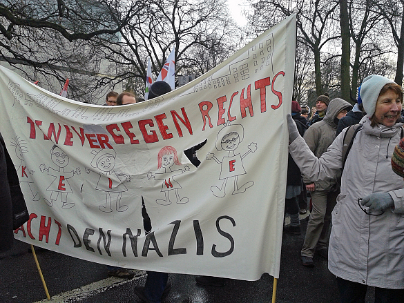 Banner mit der Aufschrift "Gegen Rechts"