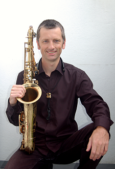 Porträt mit Saxophon von Christian Janssen