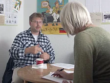 Gerd Rasche mit Wiltrud Sossna im Gespräch