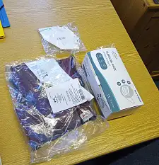 verschiedene Arten von Masken in Verpackung