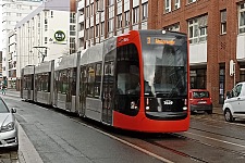 Eine Straßenbahn in der Faulenstraße in Bremen