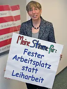 Dorothea Klose mit Schild: Meine Stimme für ...