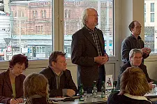 Auf dem Podium von links nach rechts: Doris Hülsmeier, Jürgen Schmidt, Edmund Mevissen und Bürgermeister Jens Böhrnsen