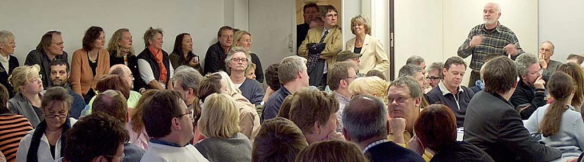Panoramabild der Teilnehmerinnen und Teilnehmer der Personalrätekonferenz