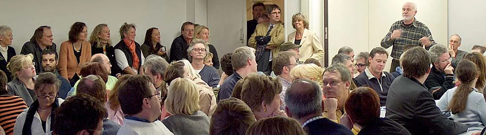 Panoramabild der Teilnehmerinnen und Teilnehmer der Personalrätekonferenz