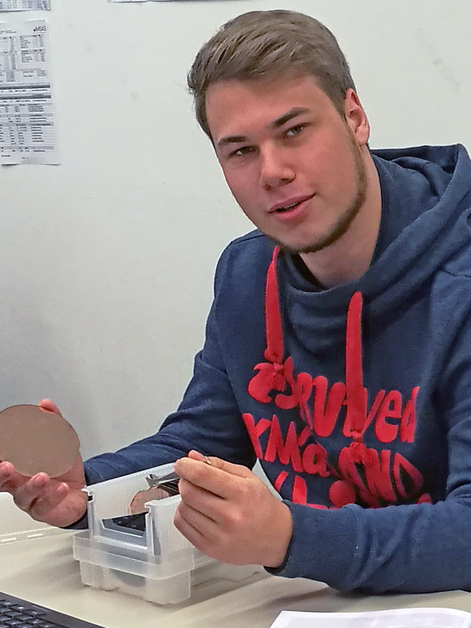 Niclas Schwarz ist Auszubildender zum Mikrotechnologen 