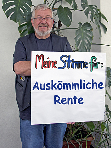 Gerhard Radtke mit Schild: Meine Stimme für ...