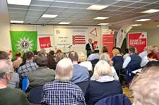 Bürgermeister Carsten Sieling spricht am Rednerpult vor den Kolleginnen und Kollegen auf der Personalräteversammlung