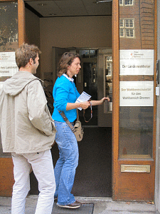 Eingang des Wahlamtes
