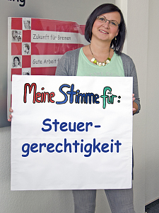 Stefanie Beiker mit Schild: Meine Stimme für...
