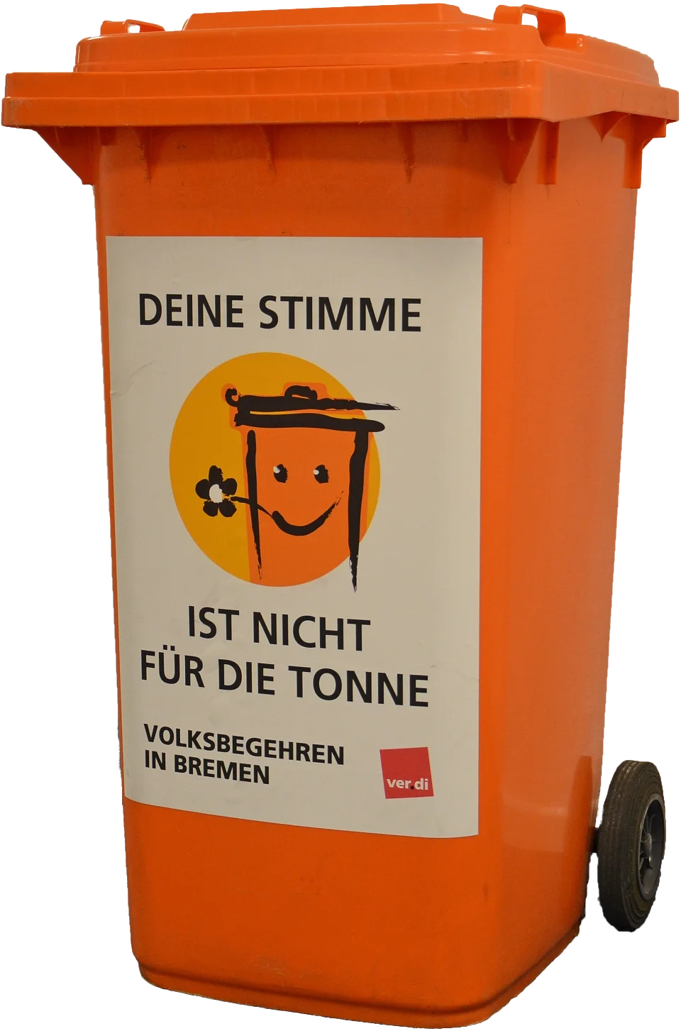 Orangefarbene Abfalltonne mit der Aufschrift 