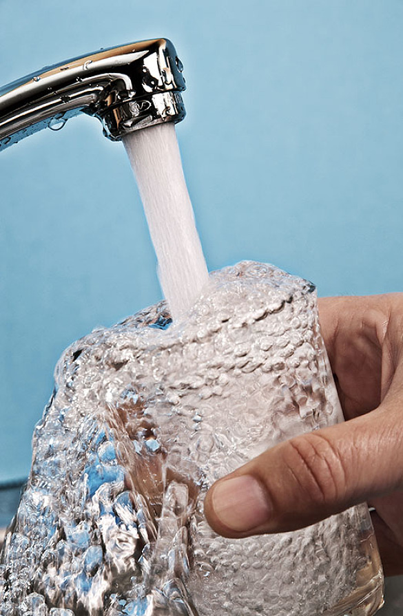 laufender Wasserhahn