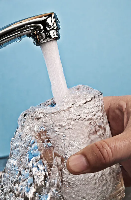 laufender Wasserhahn