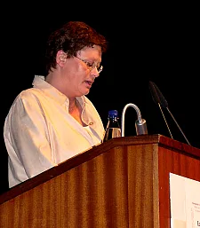 Foto von Marina Harmeyer am Rednerpult