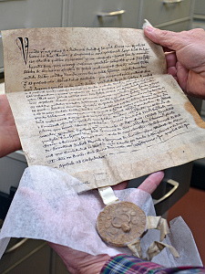 alte Urkunde mit Wachssiegel