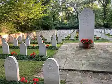 Blick auf ein Gräberfeld