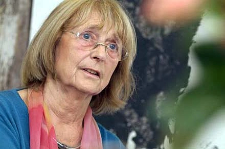 Porträt der ersten Bremer Landesfrauenbeauftragten Ursel Kerstein