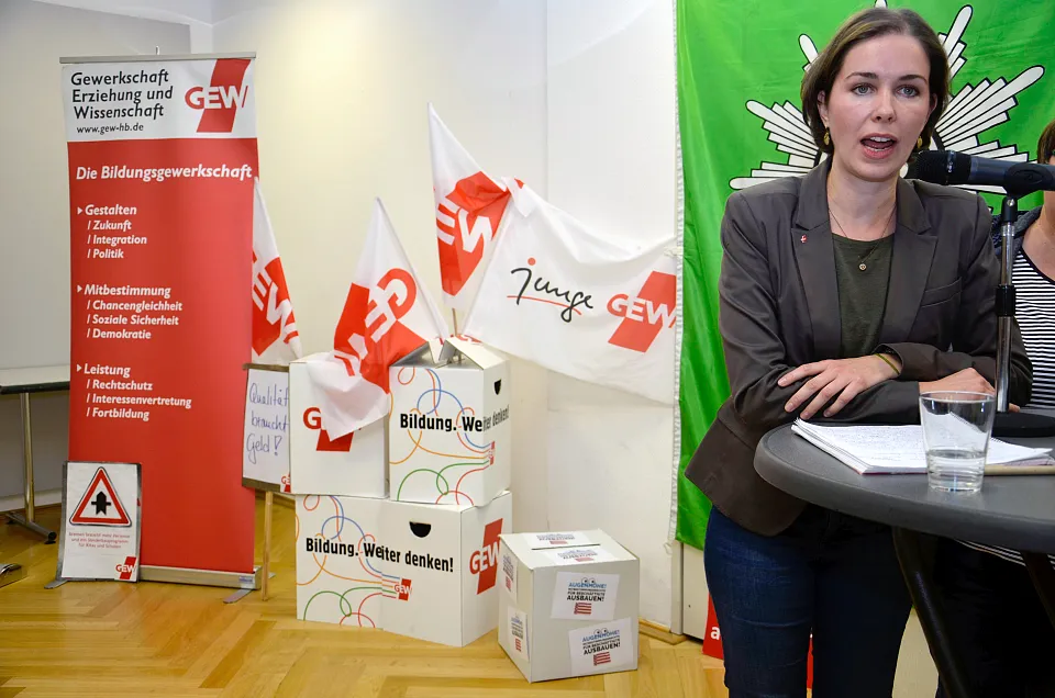 Ina von Boetticher (GEW): "Wenn das Ungleichgewicht zwischen Beruf und Privatleben zu gro&szlig; ist, hilft auch kein Yoga-Kurs. Wir brauchen weniger Unterrichtszeit, denn die Aufgaben, die neben dem Unterricht stattfinden, sind horrent gestiegen."