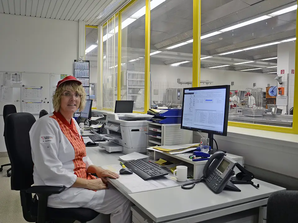 K&uuml;chenleiterb&uuml;ro Uni-Mensa, Sachbearbeiterin Frau G&uuml;nther
